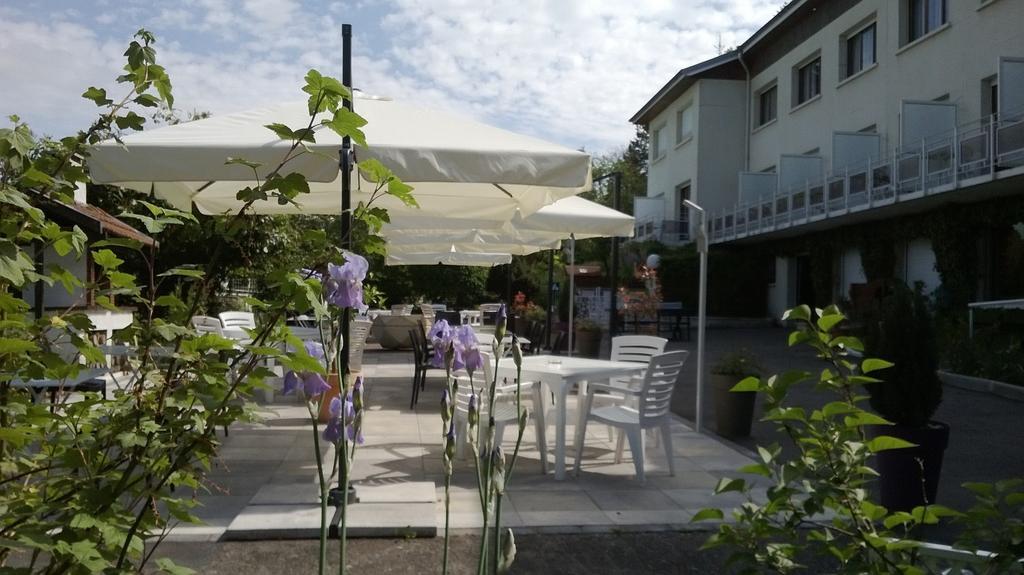 Logis Hotel Maison Carree Restaurant O Carre Dart Mereville  Екстер'єр фото