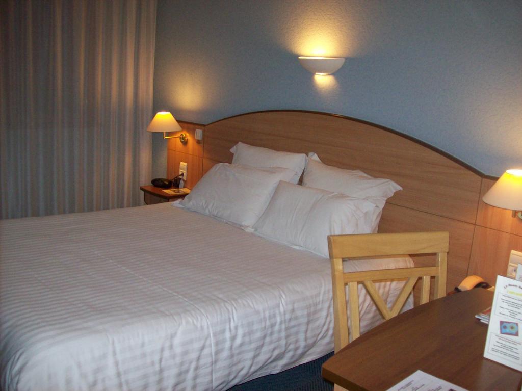 Logis Hotel Maison Carree Restaurant O Carre Dart Mereville  Номер фото