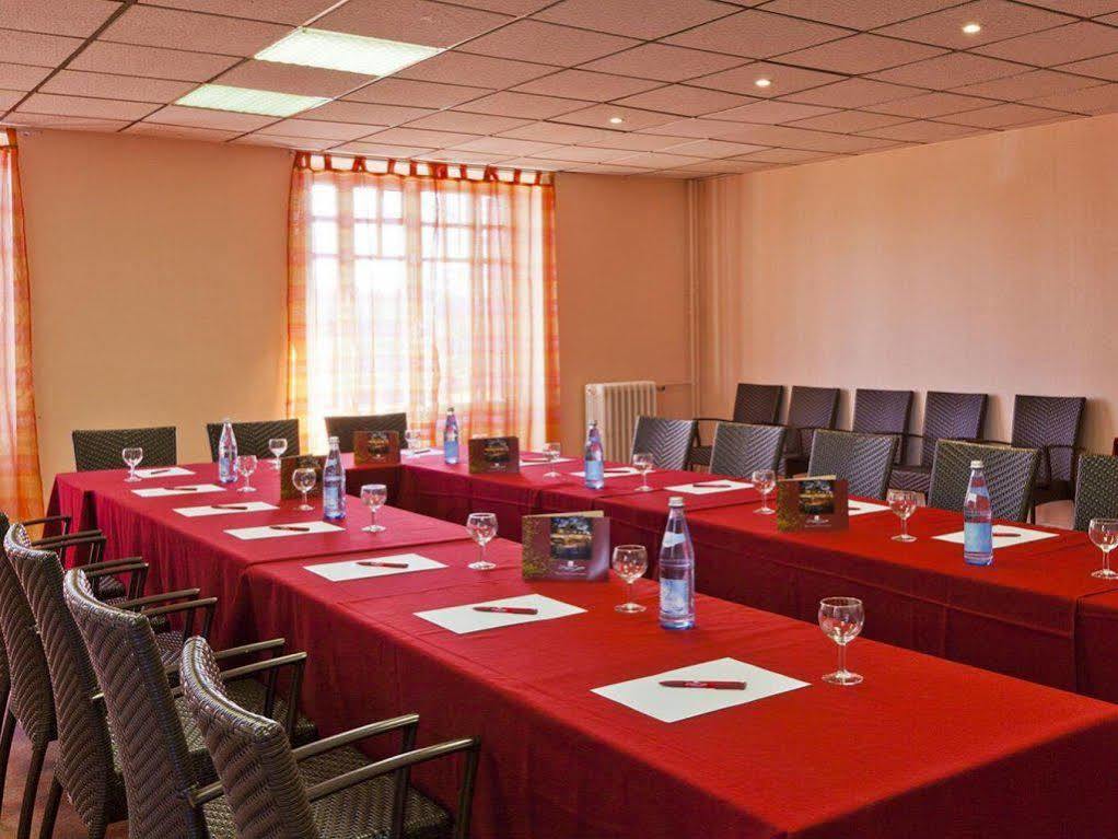 Logis Hotel Maison Carree Restaurant O Carre Dart Mereville  Екстер'єр фото